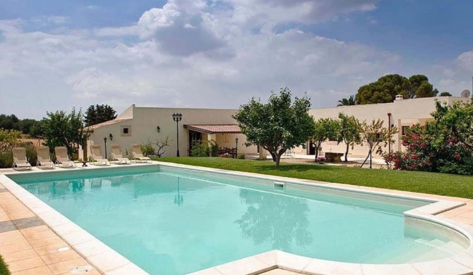 Ancient countryside residence with pool in the heart of the Baroque Sicily