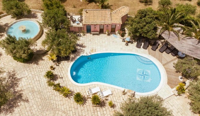 dependance in villa con piscina
