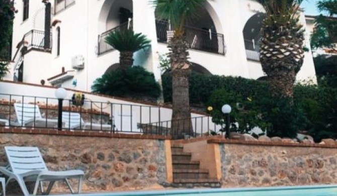 Villa del Golfo Urio with shared swimming pool