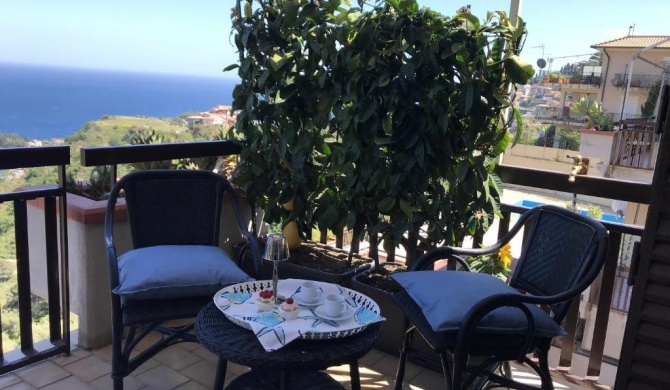 One bedroom appartement with sea view furnished terrace and wifi at Taormina