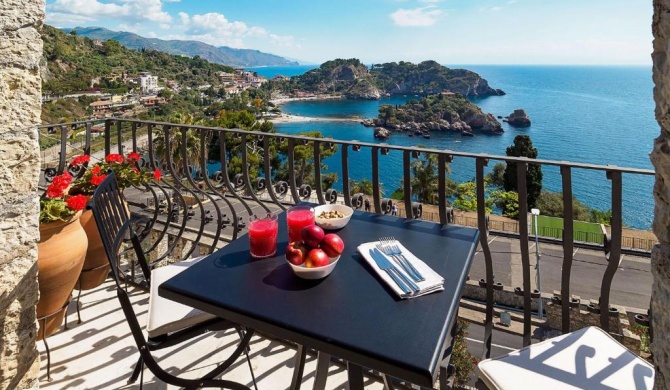 Sea view apartment in Taormina with bubble bath