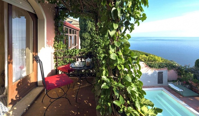 Sea view villa in Taormina with private pool