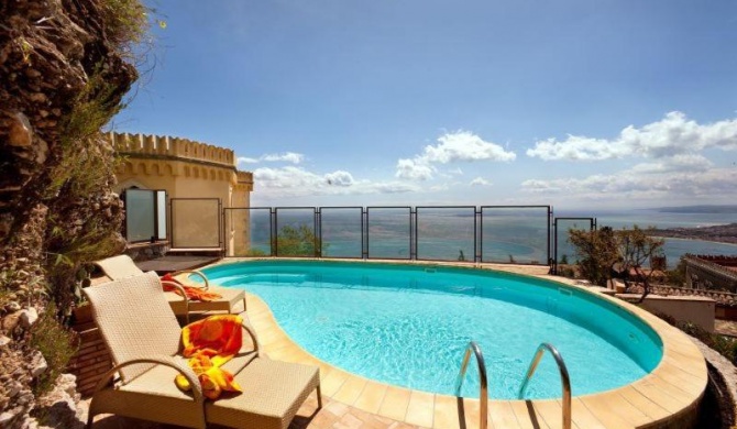 Taormina Apartment Sleeps 14 Pool Air Con WiFi