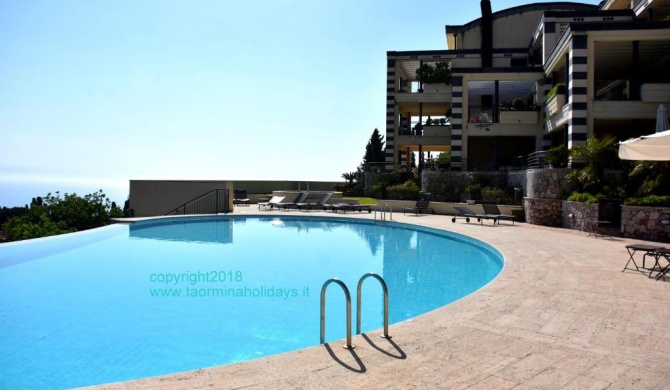Taormina Sunny Apartment - Taormina Holidays