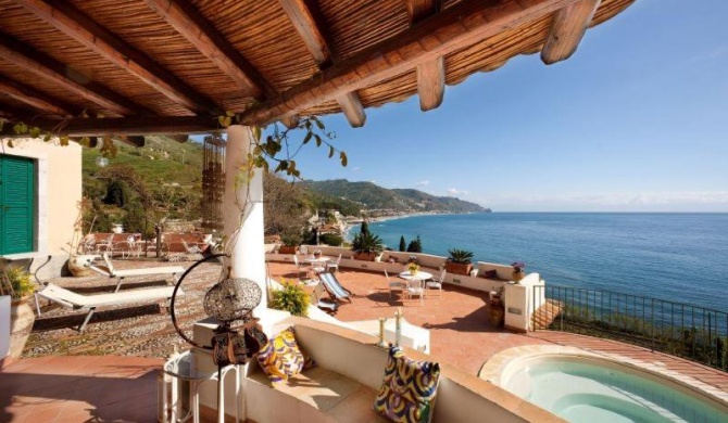 Taormina Villa Sleeps 6 Pool Air Con WiFi