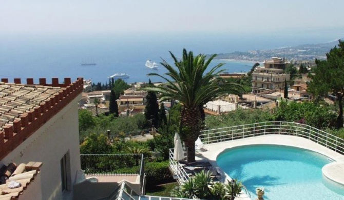 Taormina Villa Sleeps 9 Pool Air Con WiFi