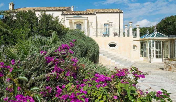 Luxurious Villa in Donnalucata with Pool