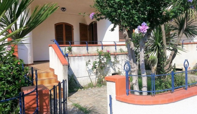 Comfortable Apartment in Giardini Naxos with Garden