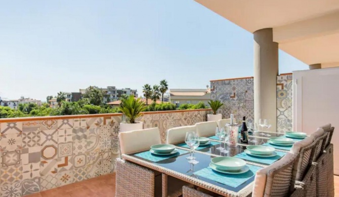 NAXOS GLAMOUR APARTMENT with terrace, parking and Etna View