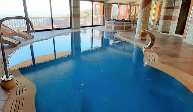 Villa Rosaria con spa e piscina interna