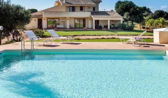 Spacious VIlla in Marsala with Pool